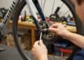 Felgenspeichen am Rennrad nachspannen