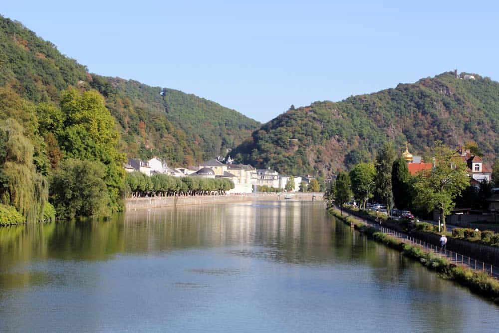 Du betrachtest gerade Radfahren an der Lahn: Etappen, Highlights und Tipps